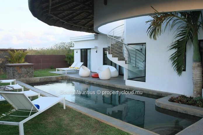 Superb house in large residence near the sea
