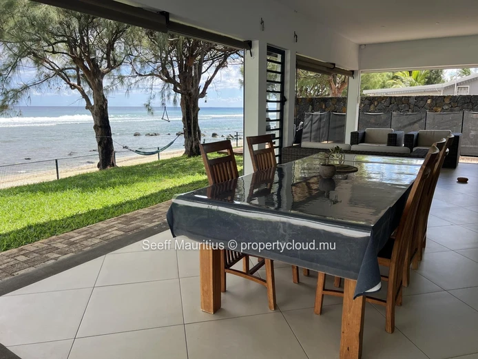 Beachfront 5-Bedroom Sea-View Villa in Tamarin