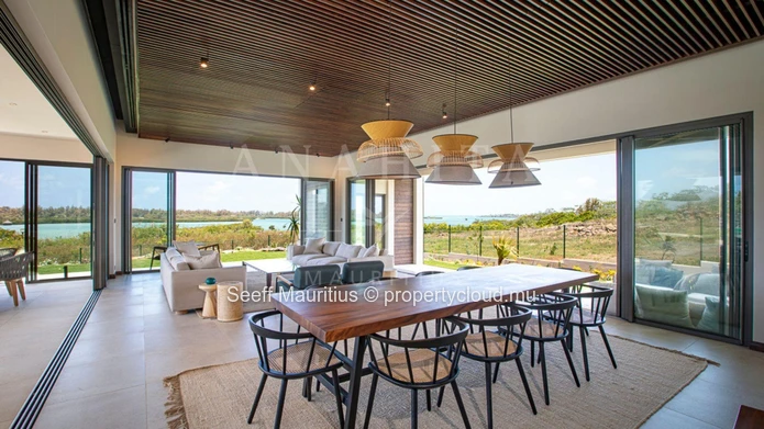 A Refined Coastal Haven Overlooking the Lagoon and Île aux Cerfs
