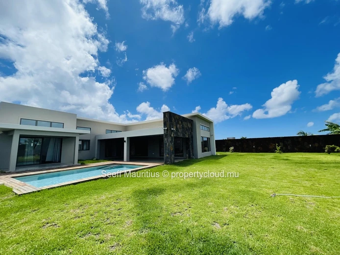 Serenity Haven: A Contemporary Retreat in the Heart of Gated Elegance