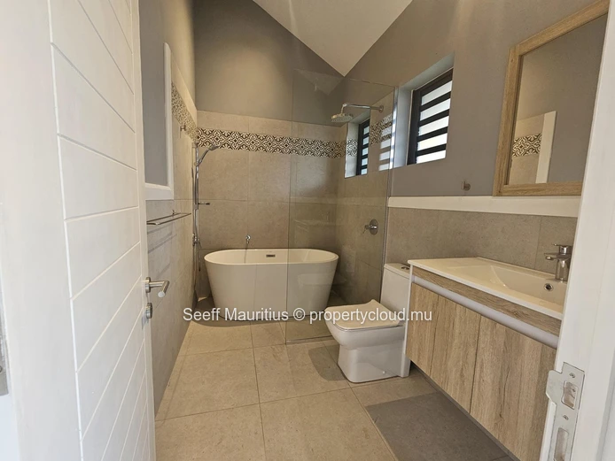 Elegant Family Villa with Private Pool, Ensuites & Ample Storage