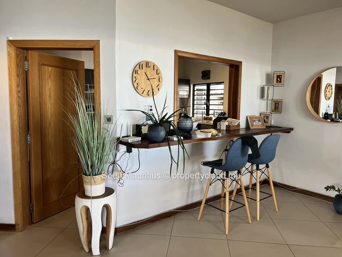 Beachfront 5-Bedroom Sea-View Villa in Tamarin