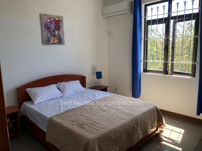 Modern 4-Bedroom Villa with Coin de Mire Views – Pereybere