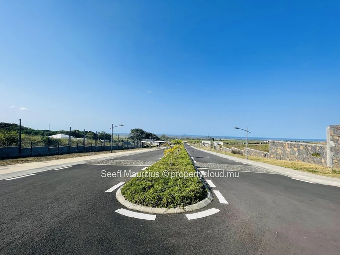 Residential plot in the prestigious gated estate, Mont Piton II
