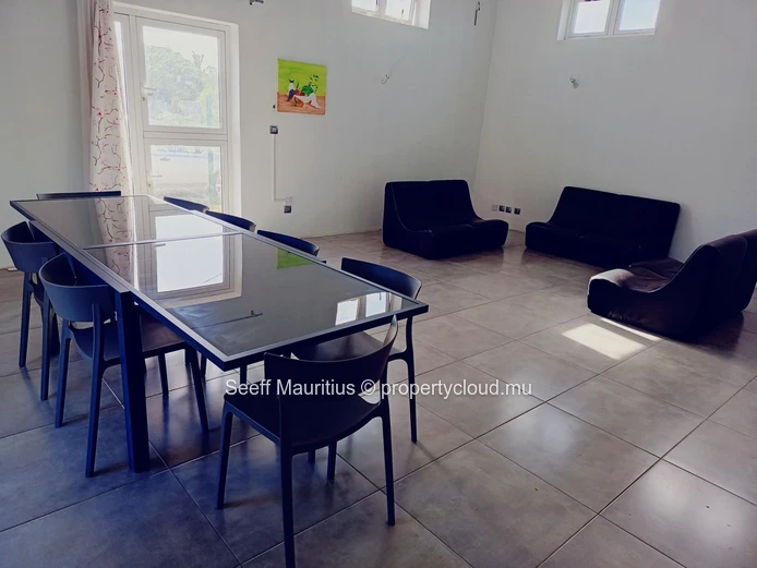 Serene Modern Living Near Balaclava