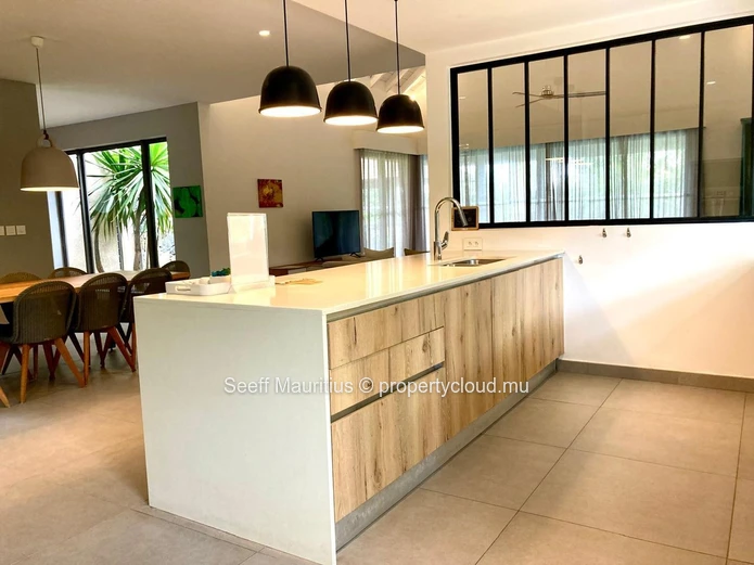 Serene Tropical Luxury Living