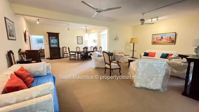 Maison spacieuse et bien conçue à vendre