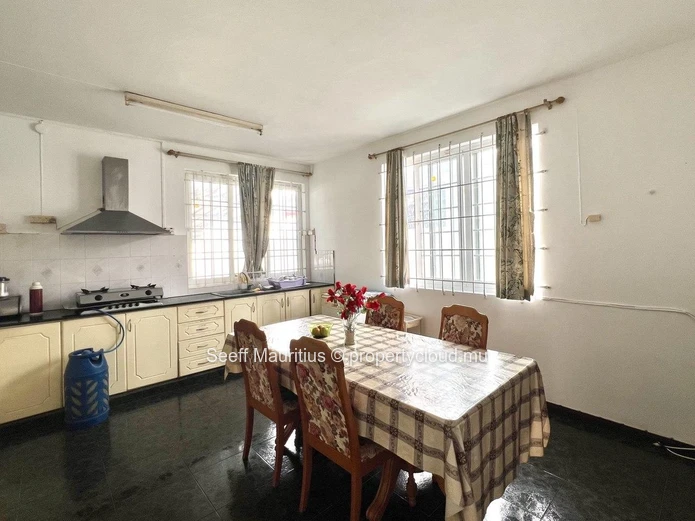 Spacious 4-Bedroom Family Home in Prime Location in Phoenix