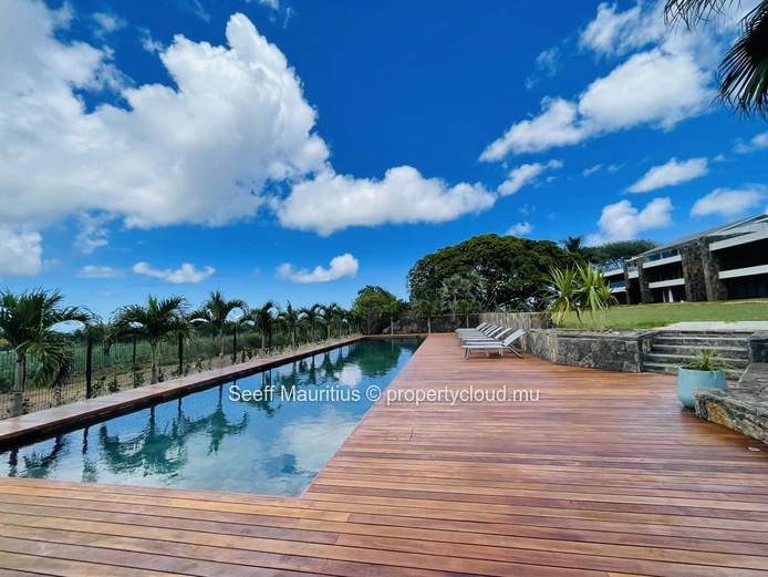 Spacious & Elegant Apartment with Stunning Mountain Views 