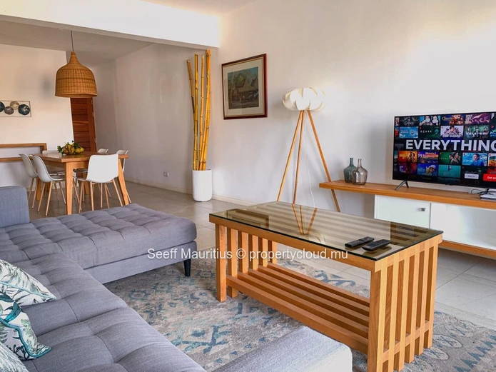 2-bedroom flat with swimming pool and parking 