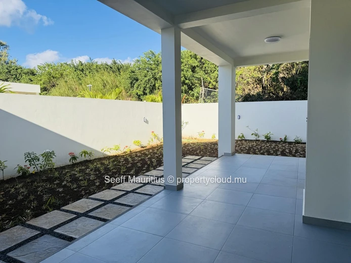 River Park Trianon - Modern Living: 3-Bedroom Garden Apartment