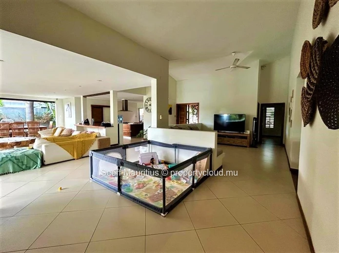Gated Villa with Superb Mountain Views