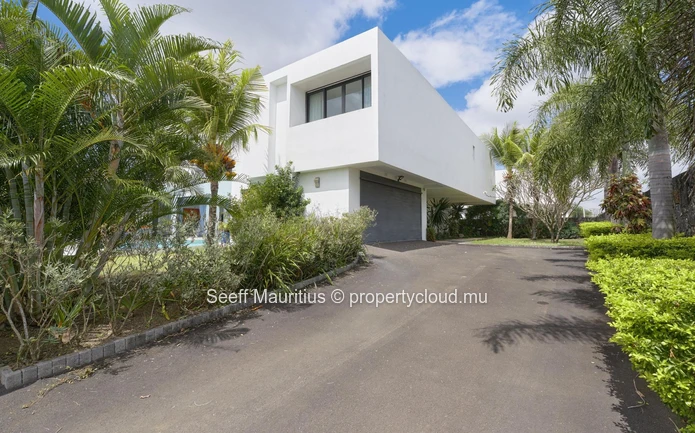 Luxury California-Style Villa for Sale