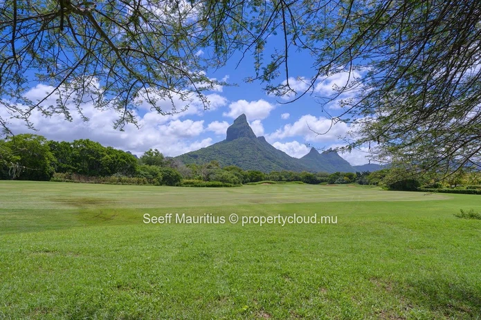  Villa for Sale on the Golf
