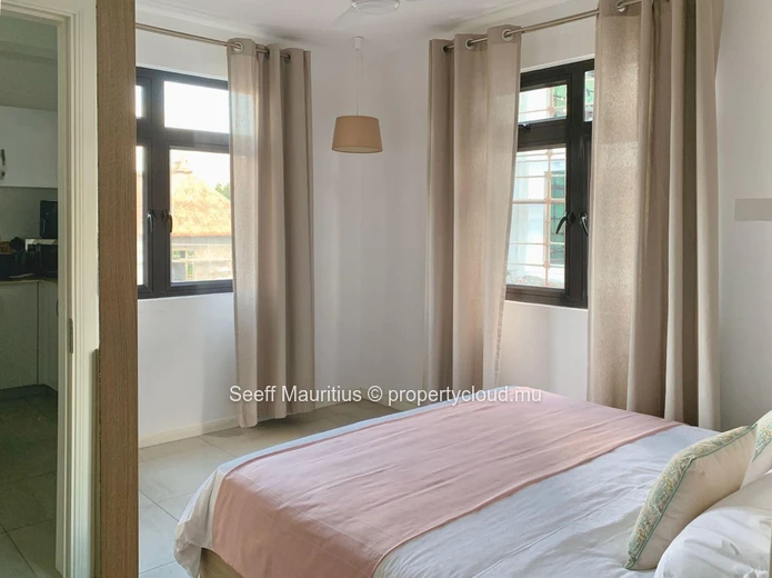 2-bedroom flat with swimming pool and parking 