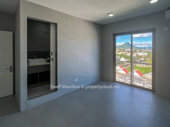 Exceptionnel Penthouse Duplex – Flic en Flac | Vue Mer | Piscine Privée