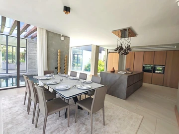 5 Bedroom House