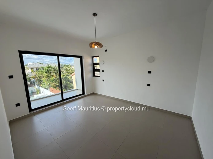 Stylish New Villa with Pool and Rooftop, Trou aux Biches