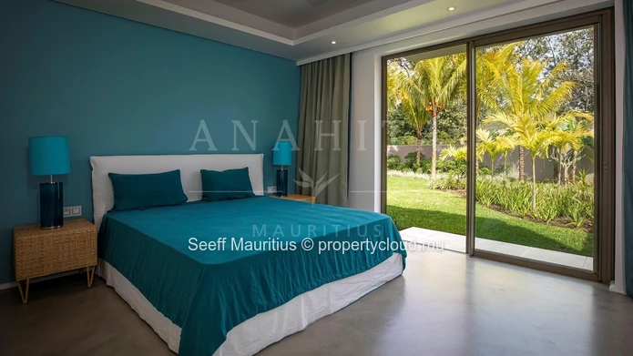 A Contemporary Fairways Sanctuary Overlooking the Greens