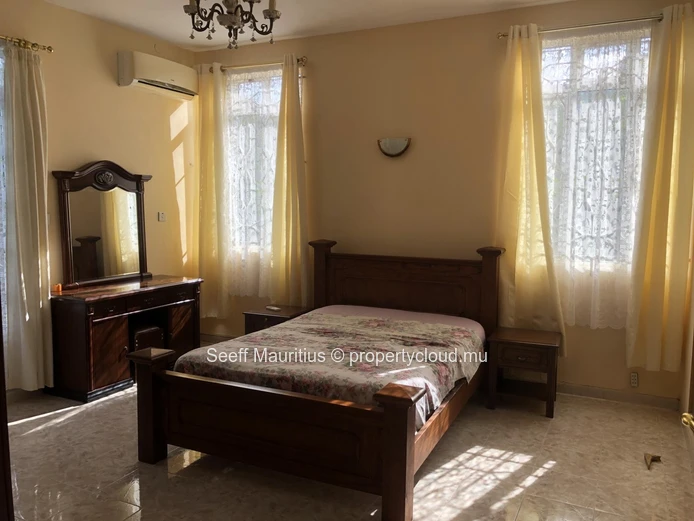 Spacious Family Villa Near Beach