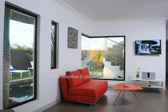 Superb house in large residence near the sea