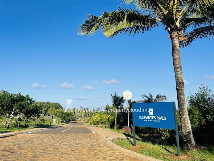  Exclusive Serviced Plot with Premium Benefits
