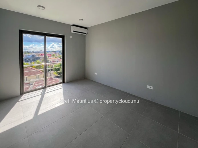 Élégant Penthouse Duplex – Flic en Flac | Vue Montagne | Piscine Privée