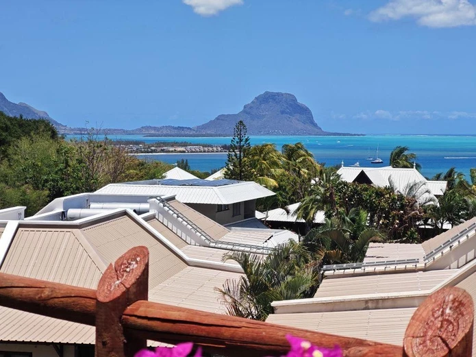 Luxury Seaview  3-Bed En-Suite Apartment with Private Pool. 