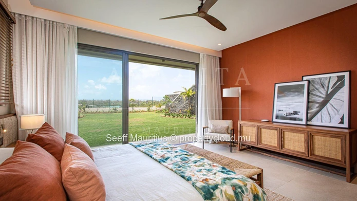 A Refined Coastal Haven Overlooking the Lagoon and Île aux Cerfs