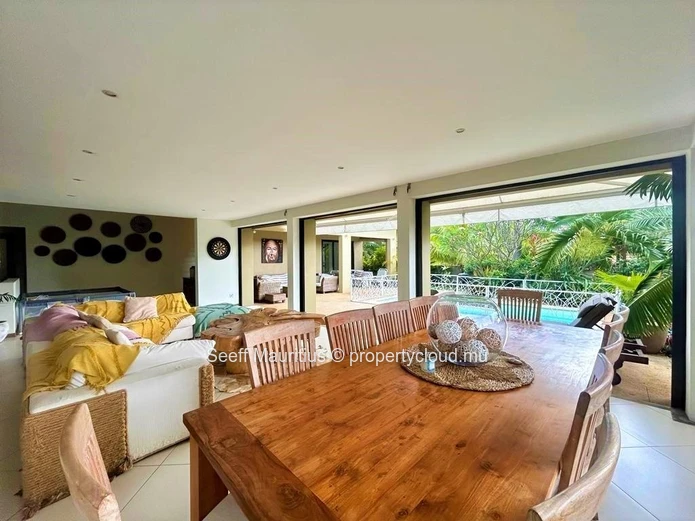 Gated Villa with Superb Mountain Views