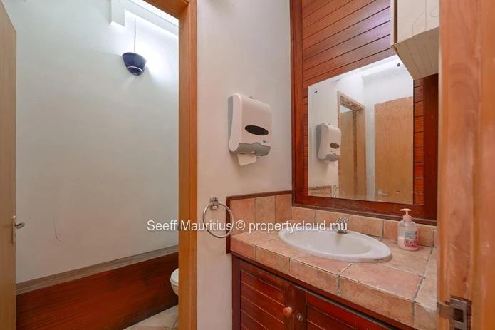 Fully Equipped Office Space in Grand Baie's Popular Business Hub