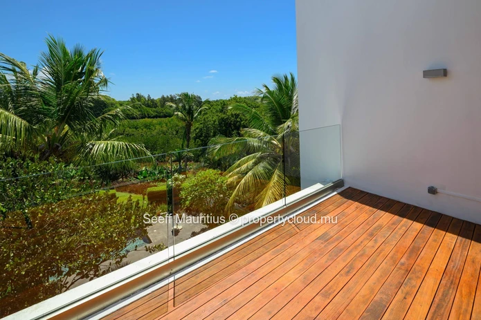 Tropical Elegance and Modern Comfort