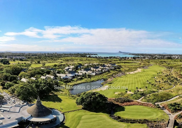 5-Star Golf Course Living
