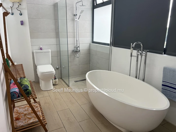 Modern 2-Bedroom Coastal Retreat with Panoramic Rooftop Pool