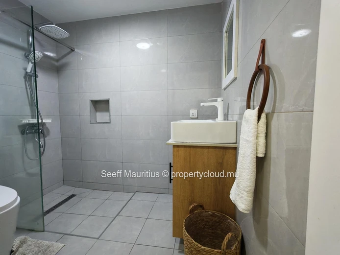 3-Bedroom Coastal Retreat: Just a Short Stroll from the Beach