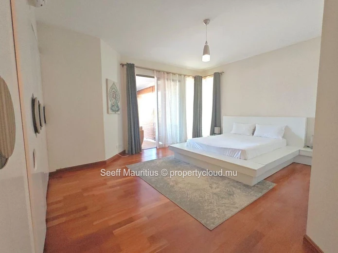 Luxury Seaview  3-Bed En-Suite Apartment with Private Pool. 