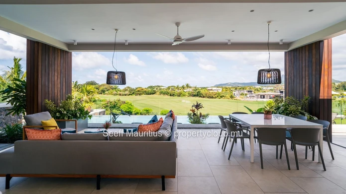 Modern Elegance: Luxurious Villa with Spectacular Views