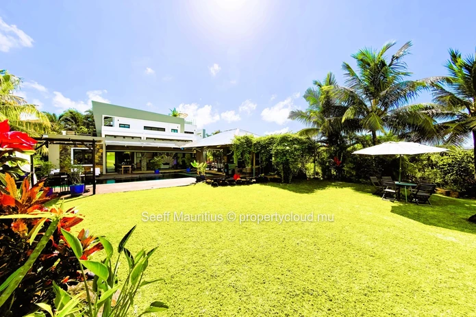 Contemporary Elegance villa on the Golf Course