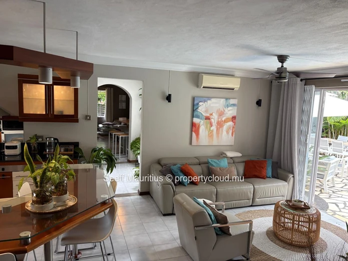 Charming Tamarin Villa: A Masterpiece of Modern Tropical Living