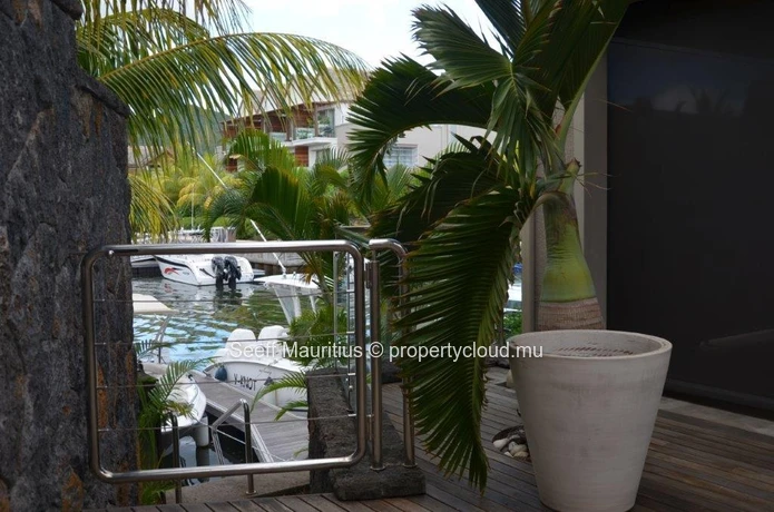 Spacious 5-Bedroom Villa with Rooftop Pool