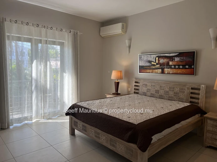 Inviting First-Floor Apartment in a Secure and Central Setting