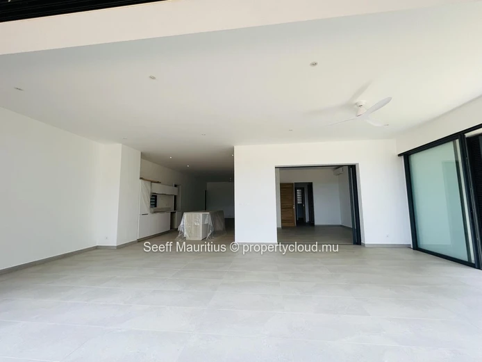 Spacious & Elegant Apartment with Stunning Mountain Views 