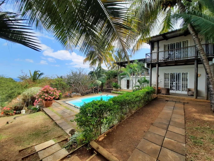 Superb Villa: Sea and Mountain Views