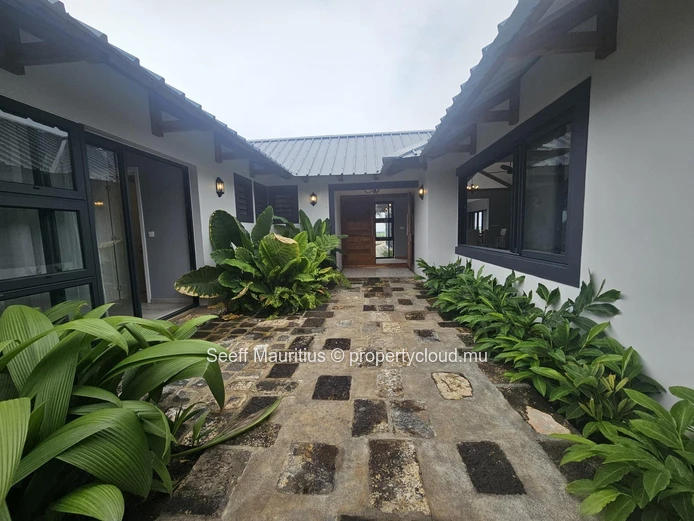 Elegant Family Villa with Private Pool, Ensuites & Ample Storage