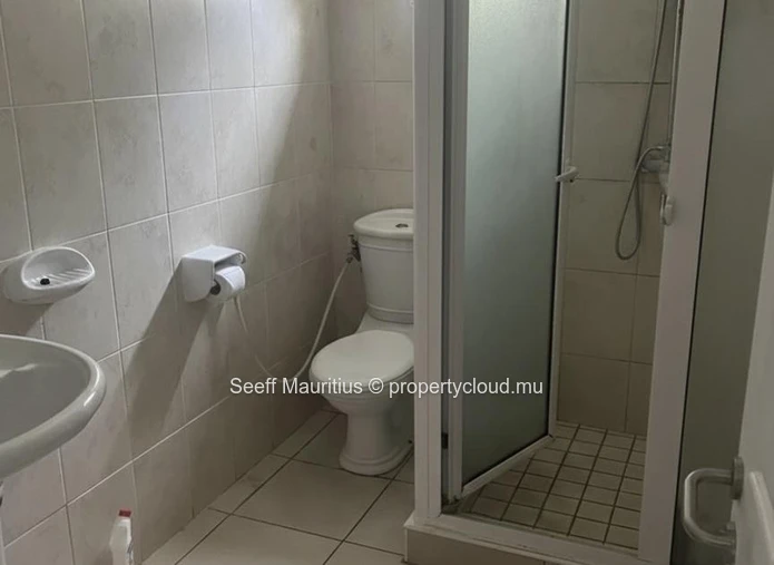 Spacious 3-Bedroom Ground-Floor Apartment | Steps from the Beach