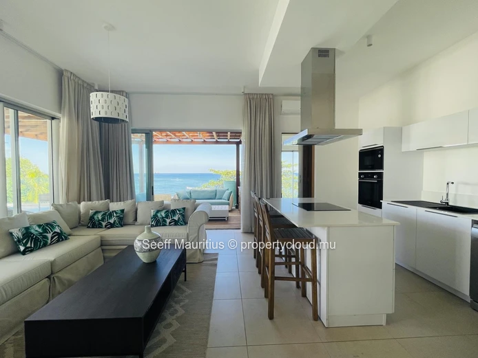 Exquisite Beachfront Penthouse with gorgeous panoramic sea views