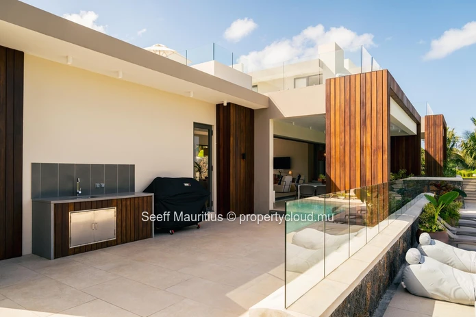 Modern Elegance: Luxurious Villa with Spectacular Views