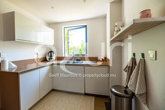 Prestigious 3-Bedroom Home Near the Beach
