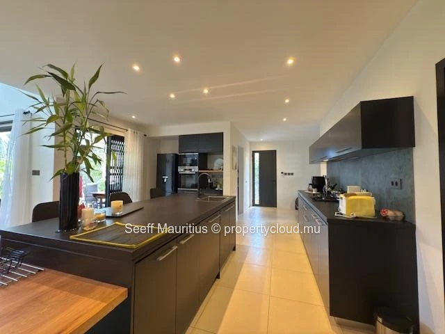 Elegant 2-Storey Home – Morcellement Swan, Pereybere