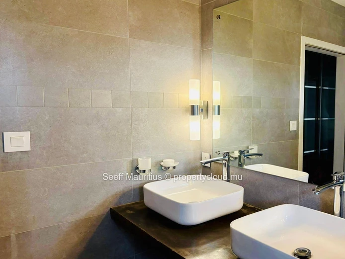 Beachside Bliss: 3-Bedroom Apartment for Rent